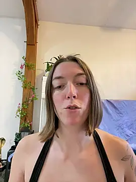 Snapshot of Daisy_Michto_Officiel chatting on 13, 12, 2024 Daisy Michto Officiel online show from 13, 12, 2024