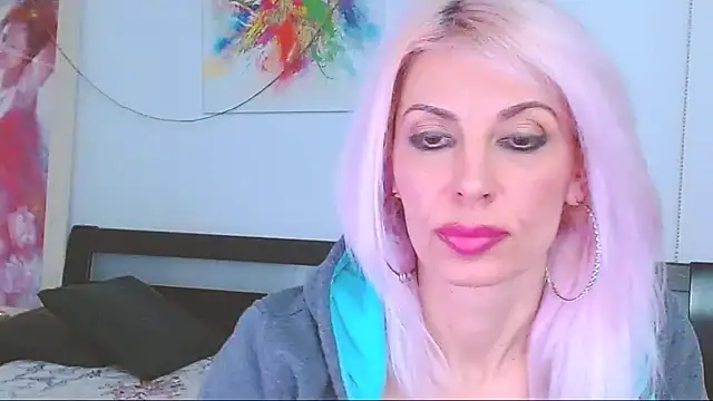 HoneyLara online show from 28, 2, 2025