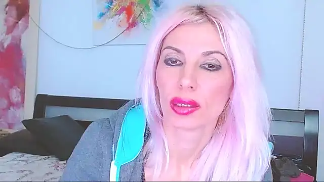 HoneyLara online show from 2, 3, 2025