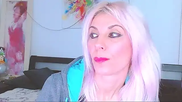 HoneyLara online show from 3, 3, 2025