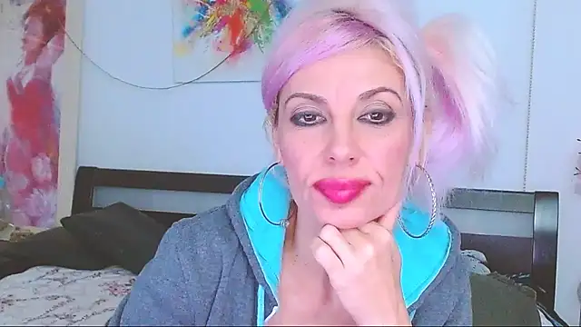 HoneyLara online show from 6, 3, 2025