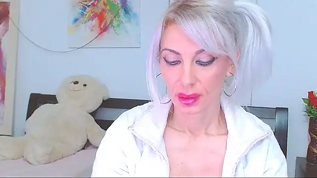 HoneyLara online show from 4, 2, 2026