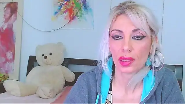 HoneyLara online show from 2, 3, 2026