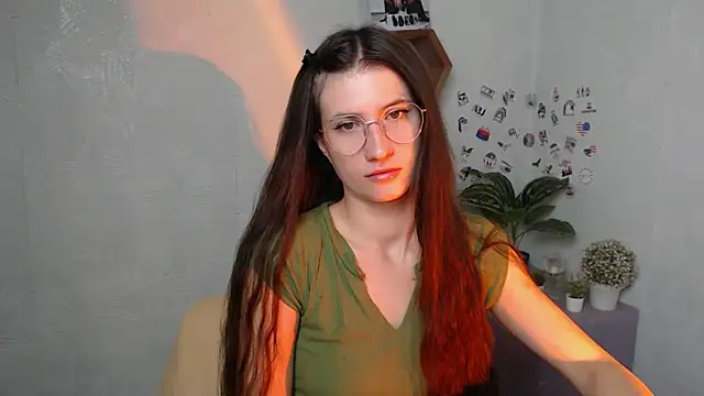 Snapshot of MaryEm976 chatting on 6, 10, 2025 MaryEm976 online show from 6, 10, 2025