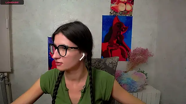 Snapshot of MaryEm976 chatting on 22, 10, 2025 MaryEm976 online show from 22, 10, 2025