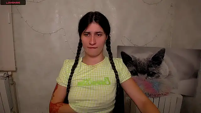 Snapshot of MaryEm976 chatting on 9, 8, 2026 MaryEm976 online show from 9, 8, 2026