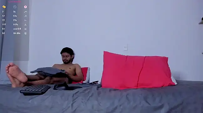 Snapshot of Cloudy_pigDude chatting on 19, 2, 2025 Cloudy pigDude online show from 19, 2, 2025