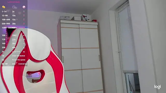 Snapshot of HotCarolineXO chatting on 18, 11, 2025 HotCarolineXO online show from 18, 11, 2025