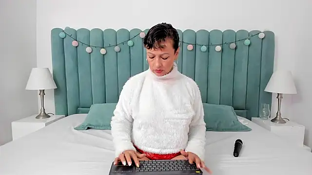 Snapshot of marianaaguii chatting on 4, 2, 2025 marianaaguii online show from 4, 2, 2025
