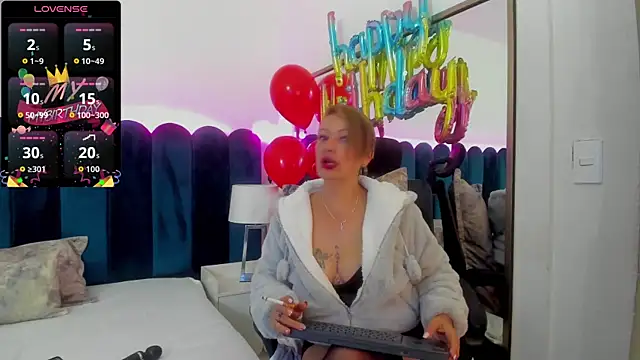 Snapshot of marianaaguii chatting on 1, 10, 2025 marianaaguii online show from 1, 10, 2025