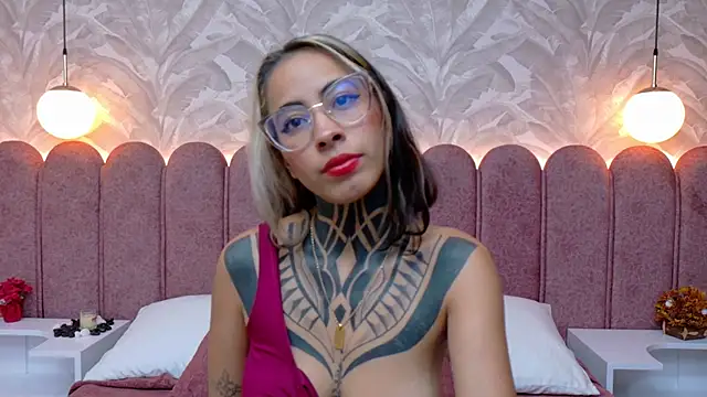 Snapshot of NicoleBlum chatting on 27, 1, 2025 NicoleBlum online show from 27, 1, 2025