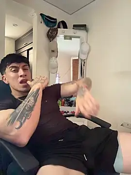 Snapshot of strongboy_ chatting on 9, 6, 2026 strongboy online show from 9, 6, 2026