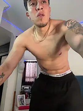 Snapshot of strongboy_ chatting on 17, 6, 2026 strongboy online show from 17, 6, 2026