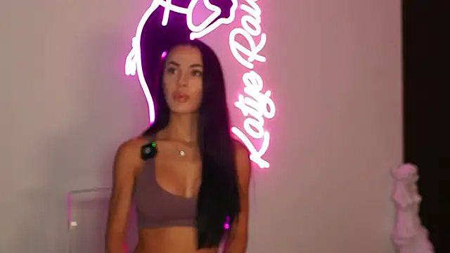 Snapshot of Katyerave chatting on 9, 10, 2025 Katyerave online show from 9, 10, 2025