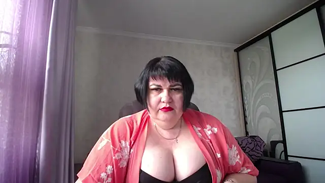 Snapshot of JuicyLady_Di chatting on 26, 5, 2026 JuicyLady Di online show from 26, 5, 2026