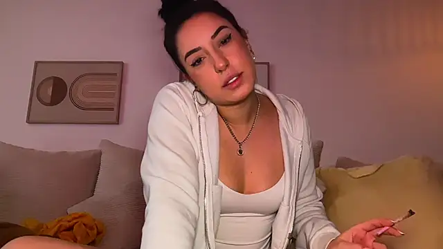 Snapshot of SissiVienna chatting on 28, 3, 2026 SissiVienna online show from 28, 3, 2026