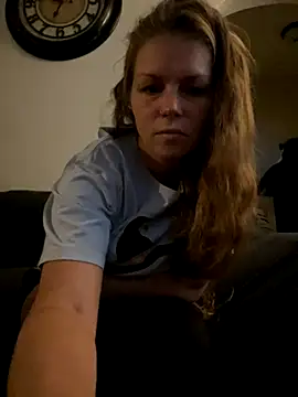 bustybunny25 online show from 23, 10, 2025