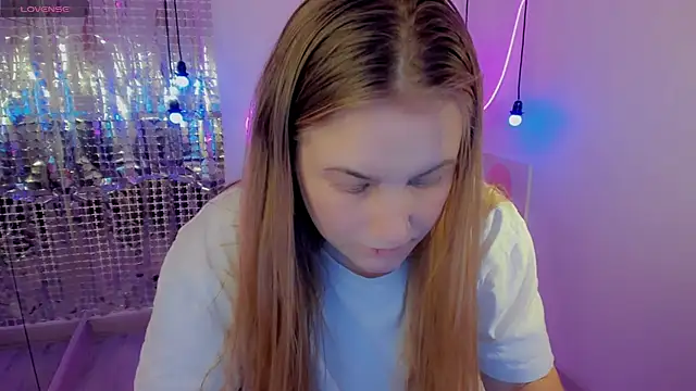 Snapshot of JadeSoft chatting on 12, 1, 2025 JadeSoft online show from 12, 1, 2025