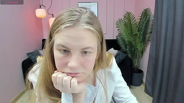Snapshot of JadeSoft chatting on 5, 2, 2025 JadeSoft online show from 5, 2, 2025