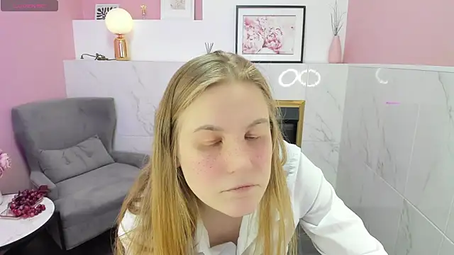 Snapshot of JadeSoft chatting on 20, 2, 2025 JadeSoft online show from 20, 2, 2025