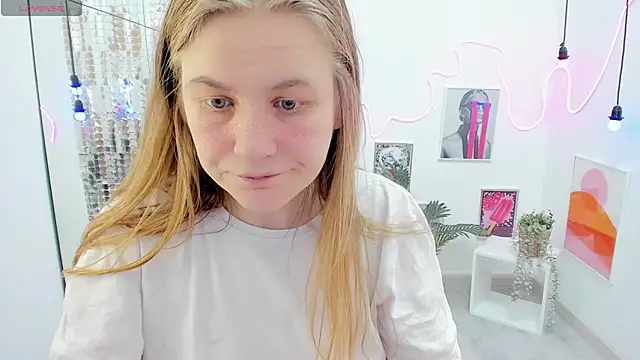Snapshot of JadeSoft chatting on 5, 3, 2025 JadeSoft online show from 5, 3, 2025