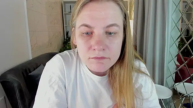 Snapshot of JadeSoft chatting on 18, 10, 2025 JadeSoft online show from 18, 10, 2025