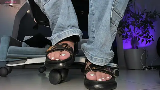 Snapshot of MartinnaBonnet chatting on 4, 2, 2025 MartinnaBonnet online show from 4, 2, 2025