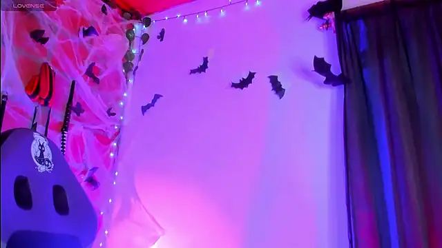 Snapshot of EmmaRusso chatting on 21, 11, 2025 EmmaRusso online show from 21, 11, 2025