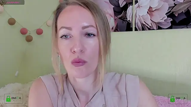 Snapshot of Queenymel chatting on 4, 12, 2024 Queenymel online show from 4, 12, 2024