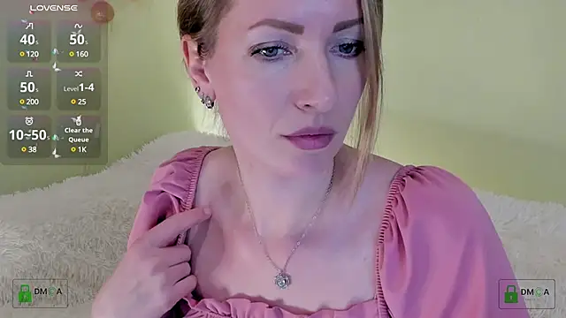 Snapshot of Queenymel chatting on 8, 12, 2024 Queenymel online show from 8, 12, 2024