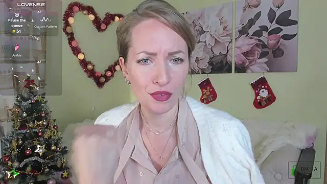 Snapshot of Queenymel chatting on 17, 12, 2024 Queenymel online show from 17, 12, 2024