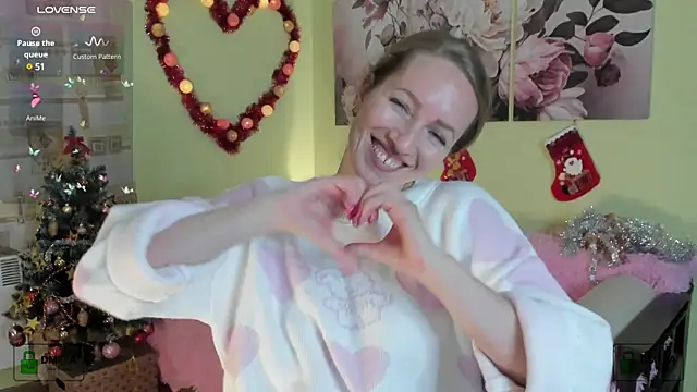 Snapshot of Queenymel chatting on 22, 12, 2024 Queenymel online show from 22, 12, 2024