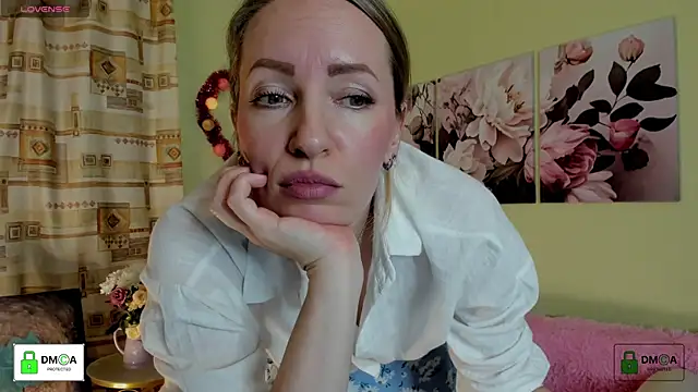 Snapshot of Queenymel chatting on 29, 1, 2025 Queenymel online show from 29, 1, 2025