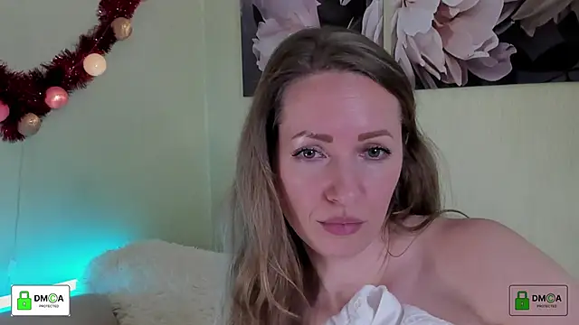 Snapshot of Queenymel chatting on 4, 3, 2025 Queenymel online show from 4, 3, 2025