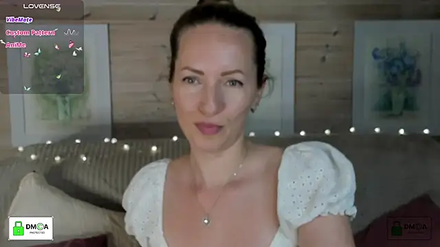 Snapshot of Queenymel chatting on 25, 9, 2025 Queenymel online show from 25, 9, 2025