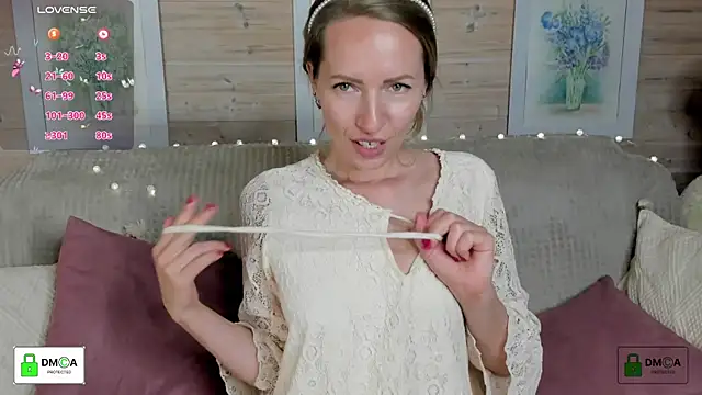 Snapshot of Queenymel chatting on 28, 9, 2025 Queenymel online show from 28, 9, 2025