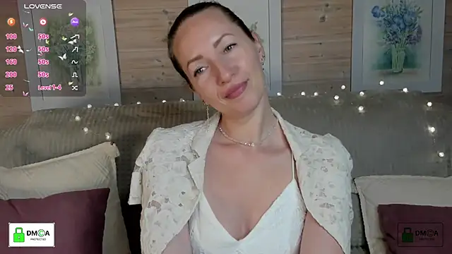 Snapshot of Queenymel chatting on 4, 10, 2025 Queenymel online show from 4, 10, 2025