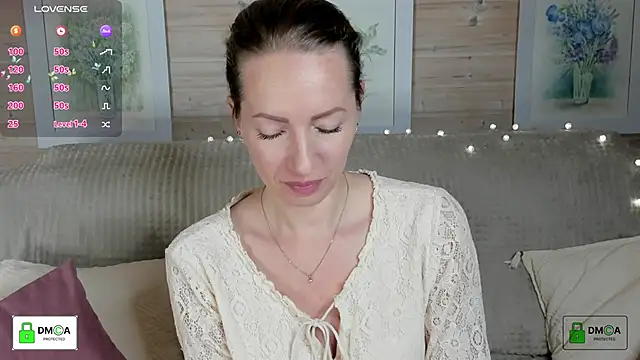 Snapshot of Queenymel chatting on 26, 10, 2025 Queenymel online show from 26, 10, 2025