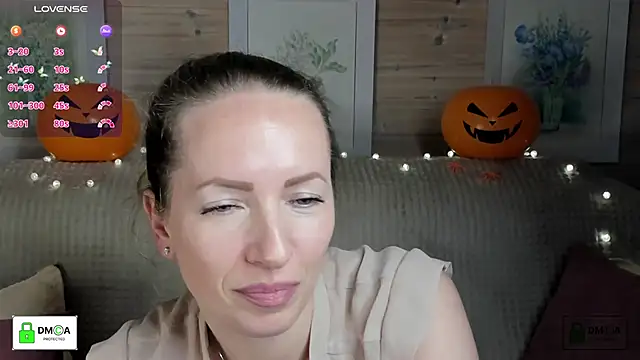 Snapshot of Queenymel chatting on 30, 10, 2025 Queenymel online show from 30, 10, 2025