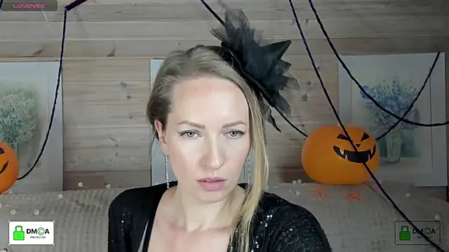 Snapshot of Queenymel chatting on 31, 10, 2025 Queenymel online show from 31, 10, 2025