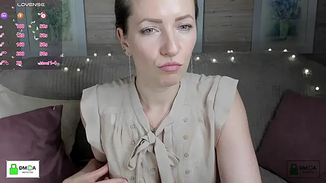 Snapshot of Queenymel chatting on 9, 11, 2025 Queenymel online show from 9, 11, 2025