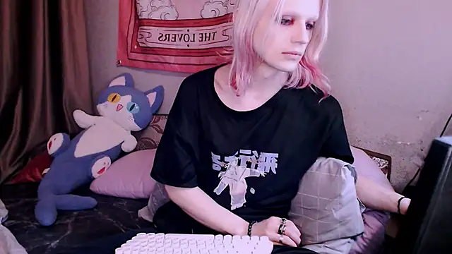 Alien Bella online show from 19, 12, 2025