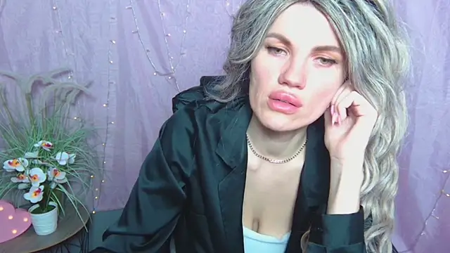 MilaLoona online show from 16, 4, 2026