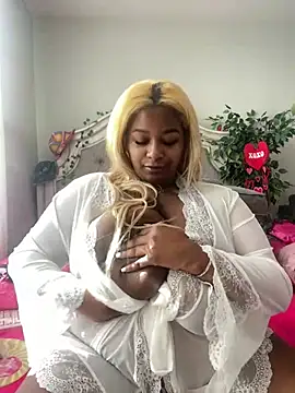 Snapshot of BigFineSelena chatting on 2, 2, 2025 BigFineSelena online show from 2, 2, 2025