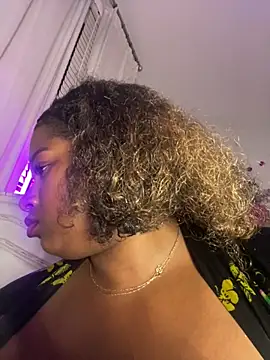 Snapshot of BigFineSelena chatting on 17, 5, 2026 BigFineSelena online show from 17, 5, 2026