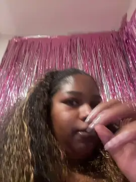 Snapshot of BigFineSelena chatting on 25, 6, 2026 BigFineSelena online show from 25, 6, 2026