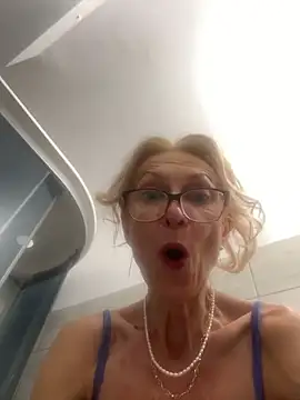 Snapshot of adella13 chatting on 8, 12, 2024 adella13 online show from 8, 12, 2024