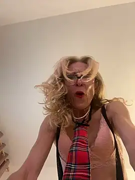 Snapshot of adella13 chatting on 14, 12, 2024 adella13 online show from 14, 12, 2024