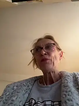 Snapshot of adella13 chatting on 17, 12, 2024 adella13 online show from 17, 12, 2024