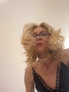 Snapshot of adella13 chatting on 20, 12, 2024 adella13 online show from 20, 12, 2024